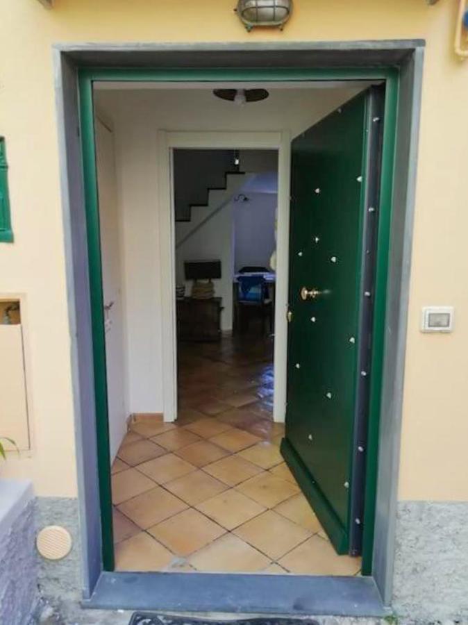 Casa Sulla Spiaggia Di Boccadasse Genoa Exterior photo