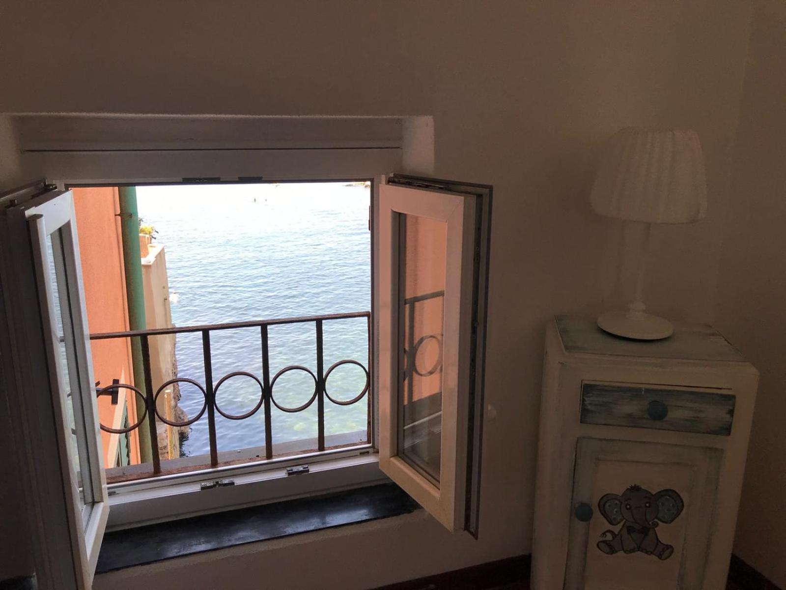 Casa Sulla Spiaggia Di Boccadasse Genoa Exterior photo